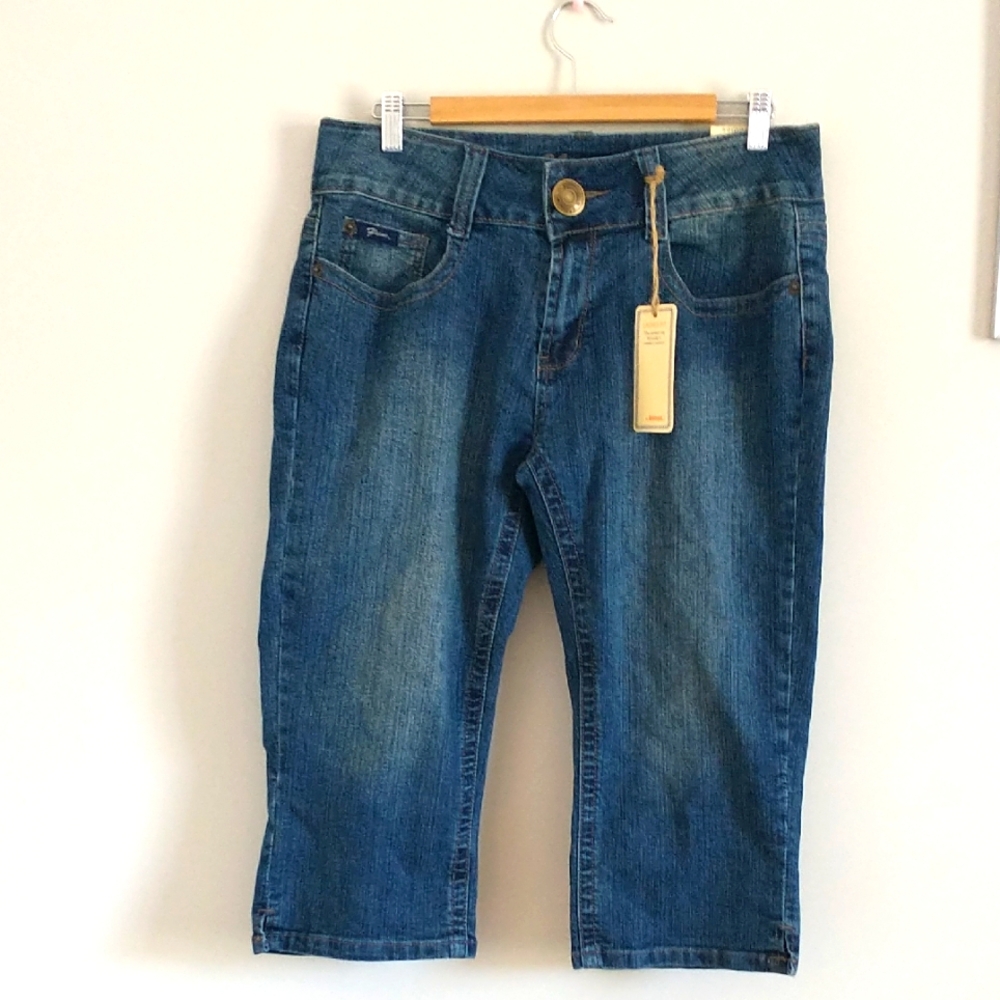 NWT Flavour by Bubblegum Blue Denim Capri Jeans